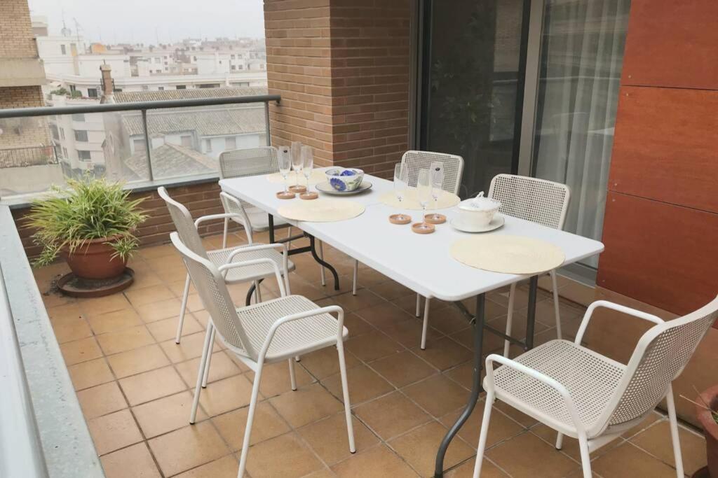 Piso Amplio Y Equipado En El Centro De Tudela. Apartment Luaran gambar